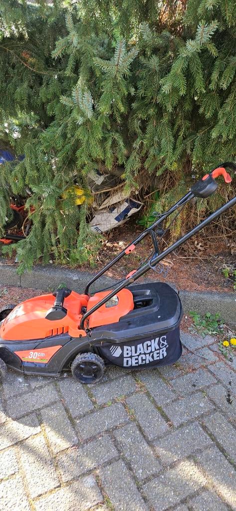 Black & Decker Elektrische Grasmaaier 30cm Maaibreedte, Tuin en Terras, Grasmaaiers, Ophalen, Cirkelmaaier, Gebruikt, Elektrische grasmaaier