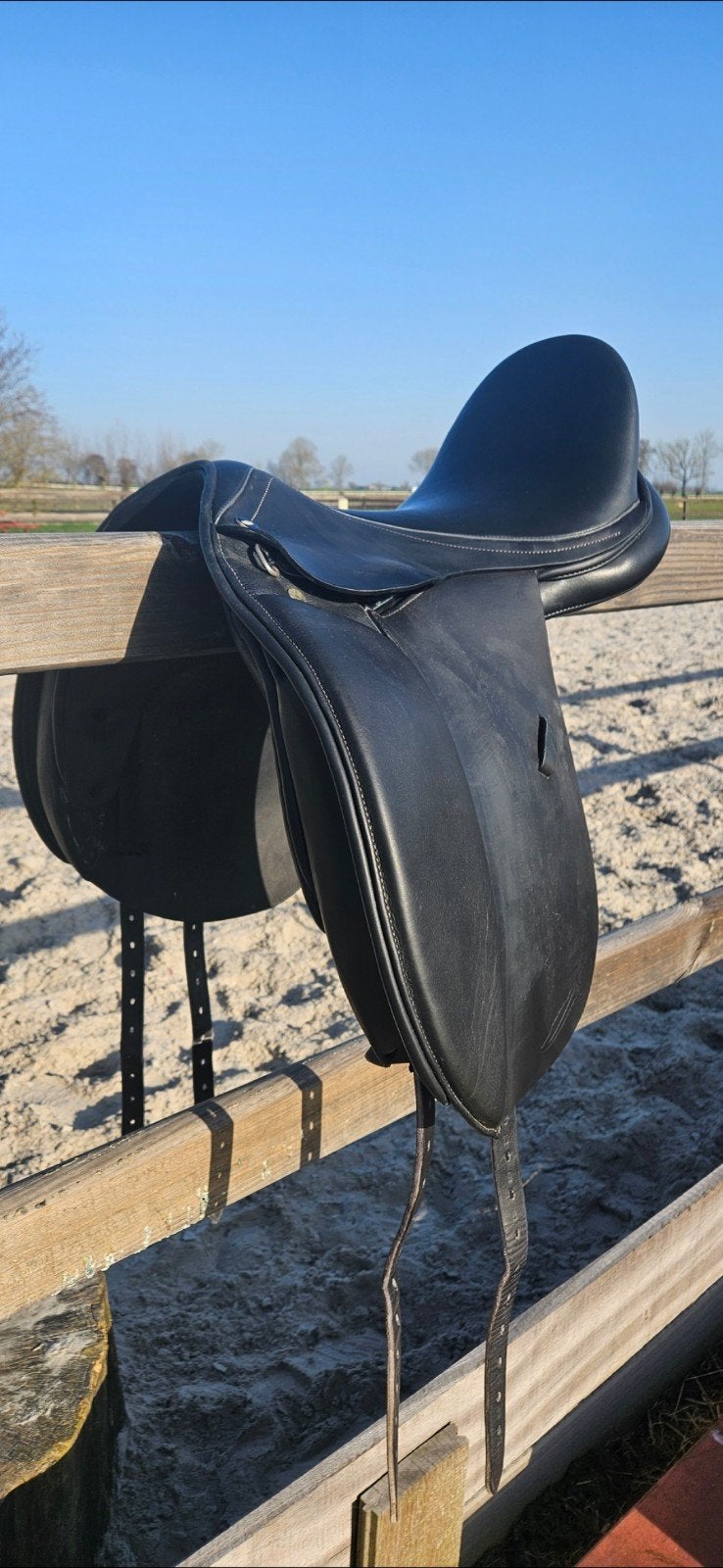 Hemano dressuur zadel, L (17.5 inch), Gebruikt, Extra wijd, Dressuur
