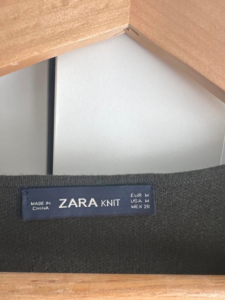 Zara gebreide jurk met gouden knopen - Maat M, Kleding | Dames, Jurken, Maat 38/40 (M), Ophalen of Verzenden, Zo goed als nieuw