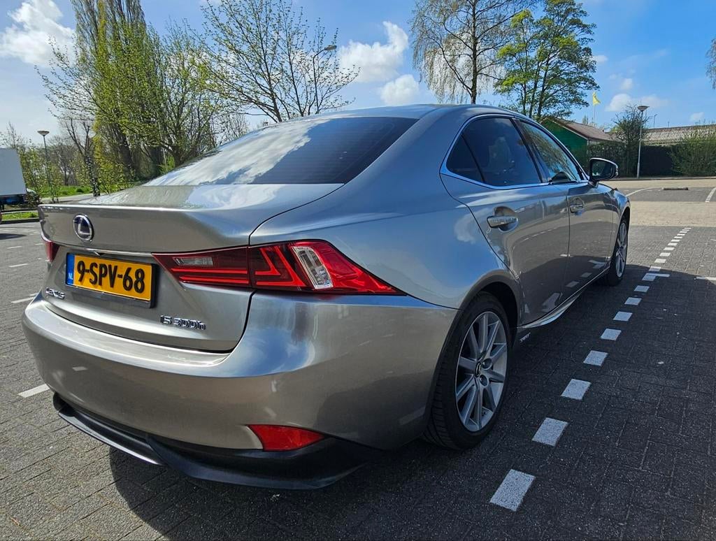 Lexus IS 300H 2.5 Hybrid CVT 2013 Grijs, Automaat, 750 kg, 181 pk, 23 km/l