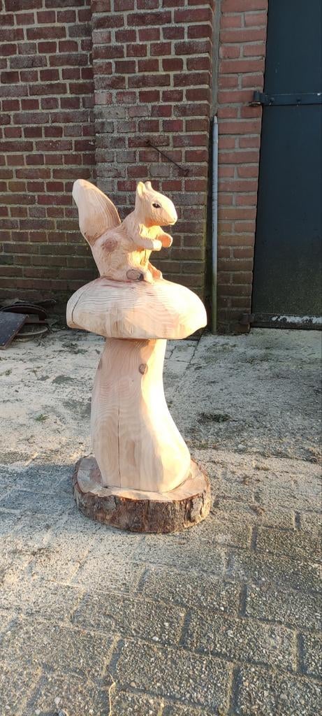 Unieke eekhoorn op paddenstoel hout sculptuur, Ophalen