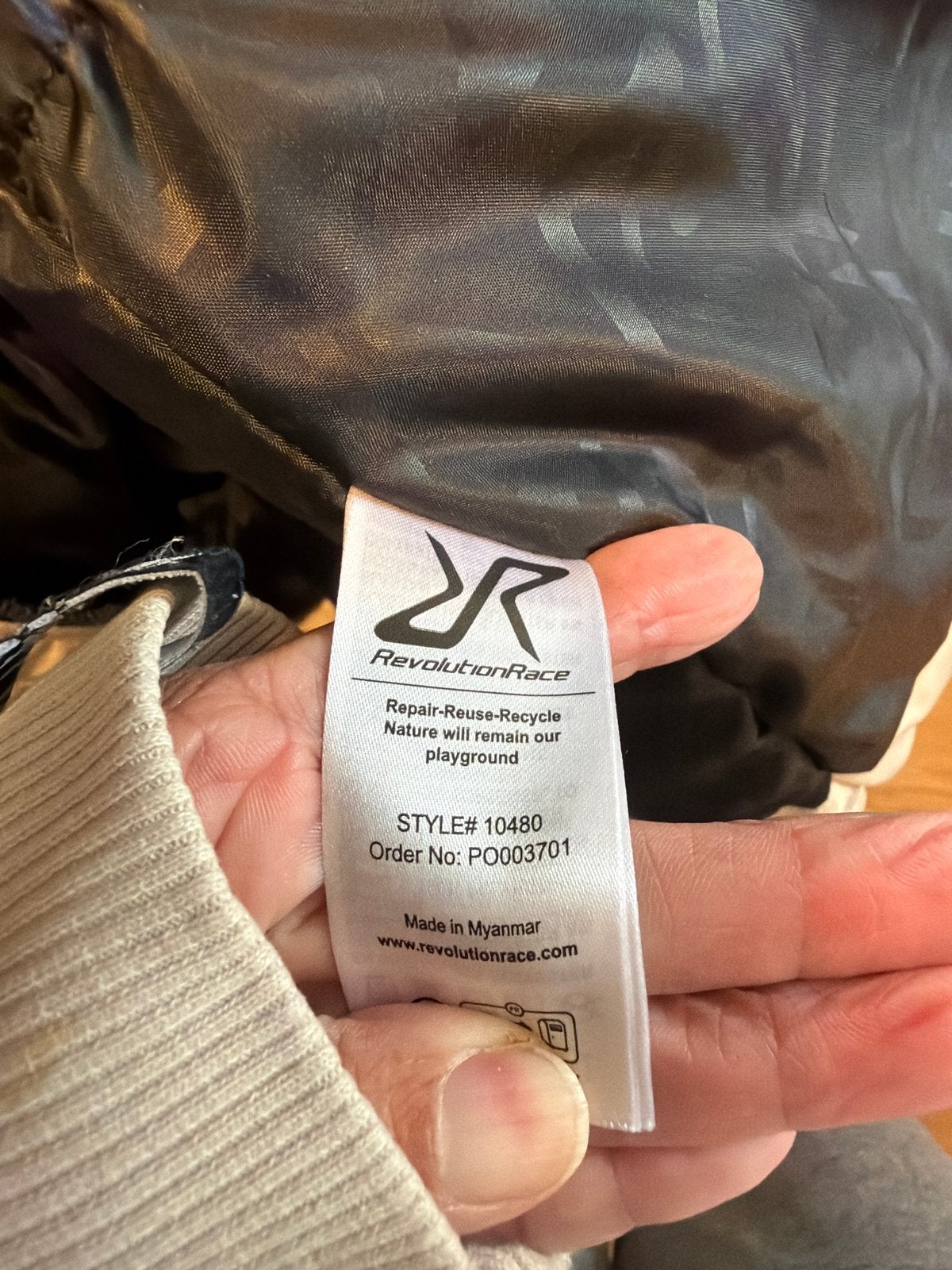 Revolution Race jas, beige met zwarte schouders, maat M, Ophalen of Verzenden, Nieuw, Maat 38/40 (M), Beige