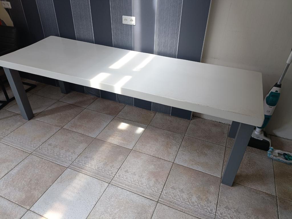 Grote witte eettafel met grijze poten, Huis en Inrichting, Tafels | Eettafels, Ophalen, Overige materialen, Gebruikt, 200 cm of meer