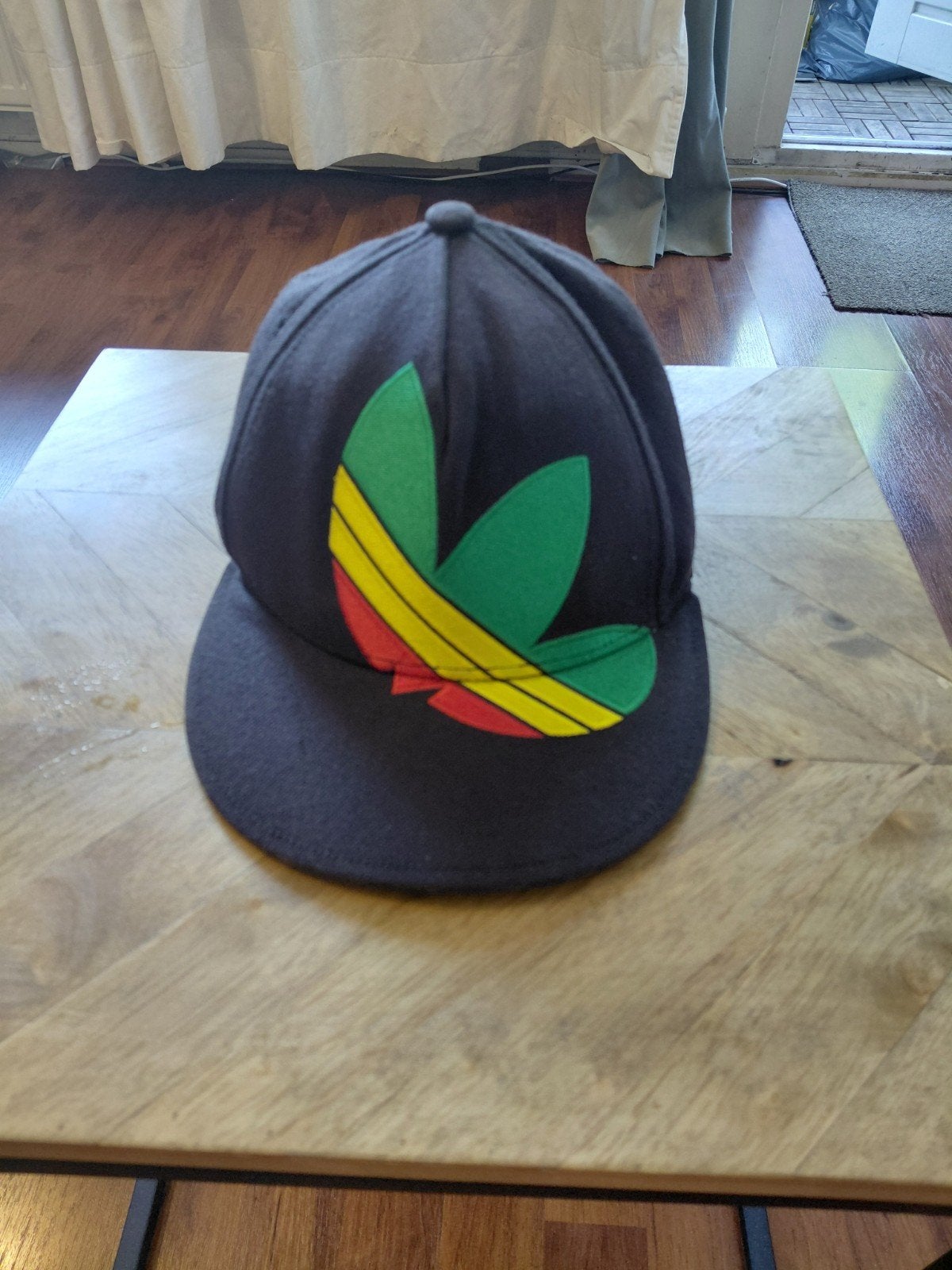 Adidas pet met Rasta kleuren - Maat S, Adidas, Ophalen of Verzenden, Gedragen, Pet