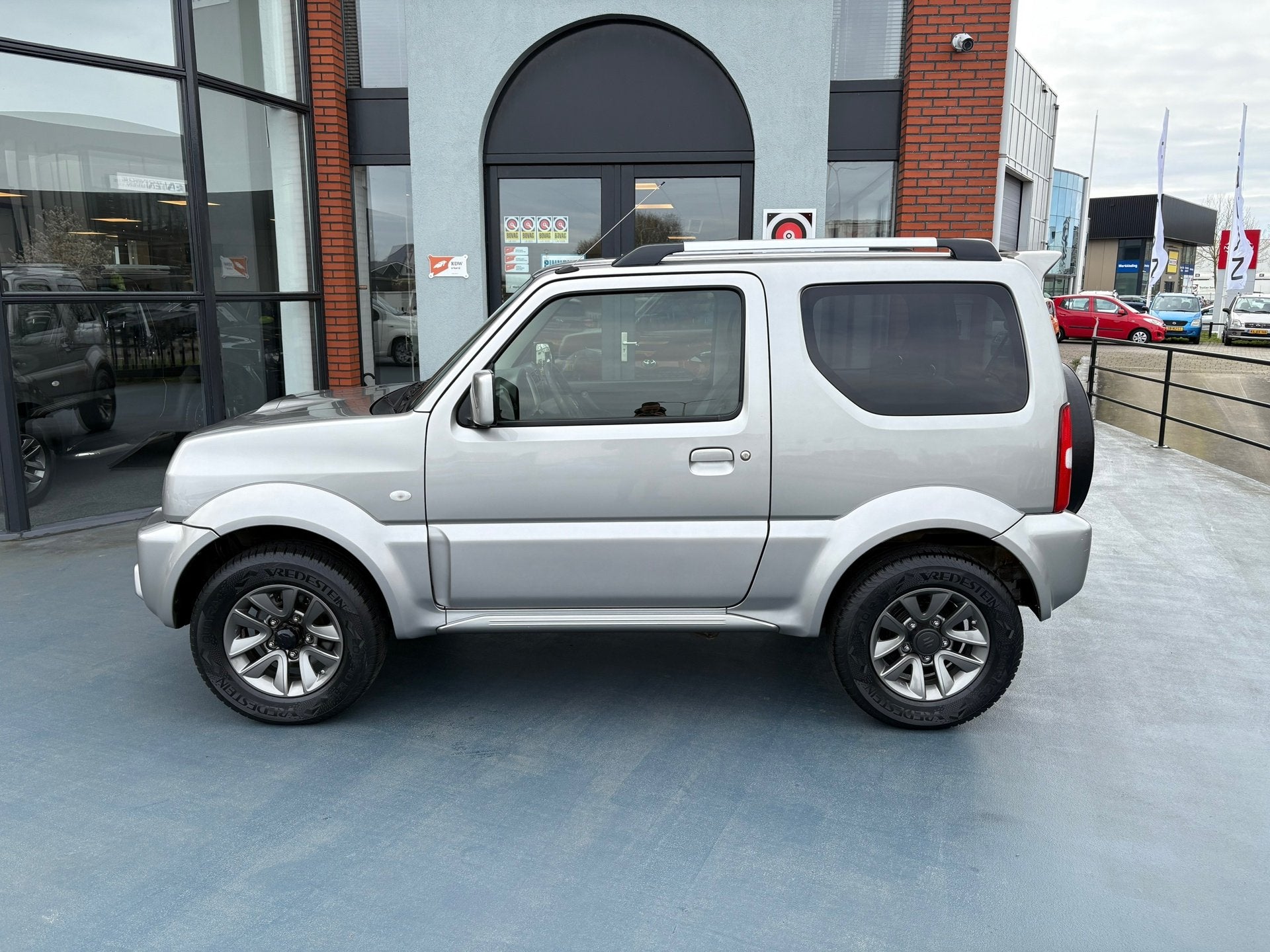 Suzuki JIMNY 1.3 Exclusive CARPLAY LMV LEDER, Auto's, Stoelverwarming, Gebruikt, Euro 6, 4 stoelen