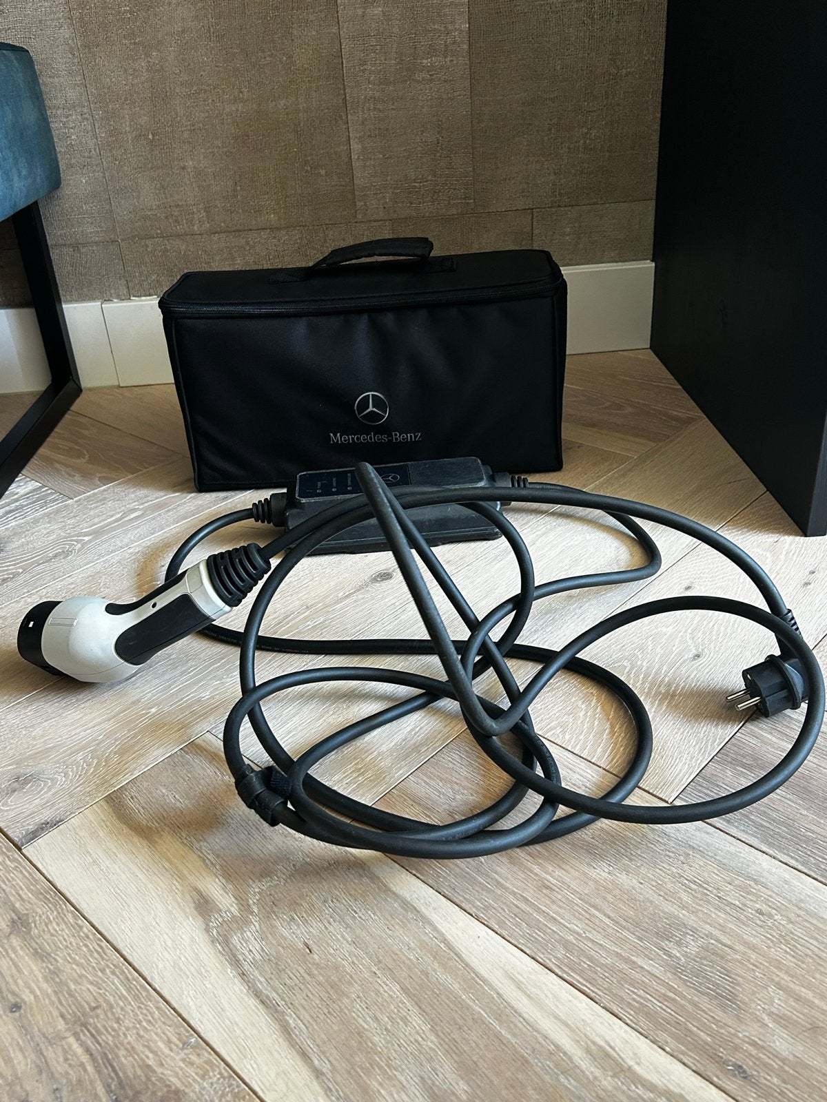 Mercedes-Benz EV Oplader (1,9 kW) met draagtas, Auto-onderdelen, Ophalen, Gebruikt, Mercedes-Benz
