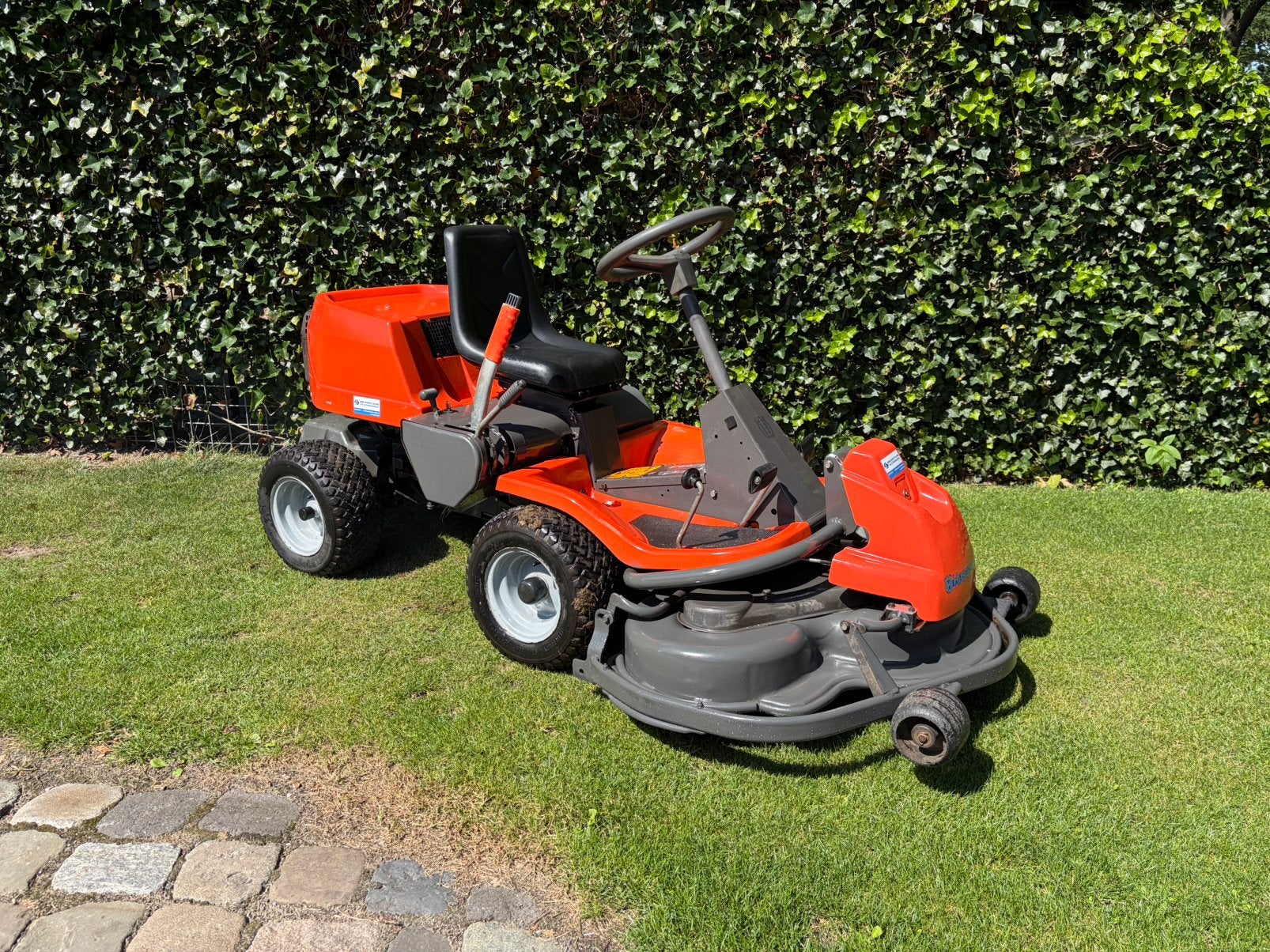 Nette Husqvarna rider 16 hydrostaat 103cm maaidek, Tuin en Terras, Zitmaaiers, Gebruikt, 90 tot 120 cm, Elektrische starter, Mulchfunctie