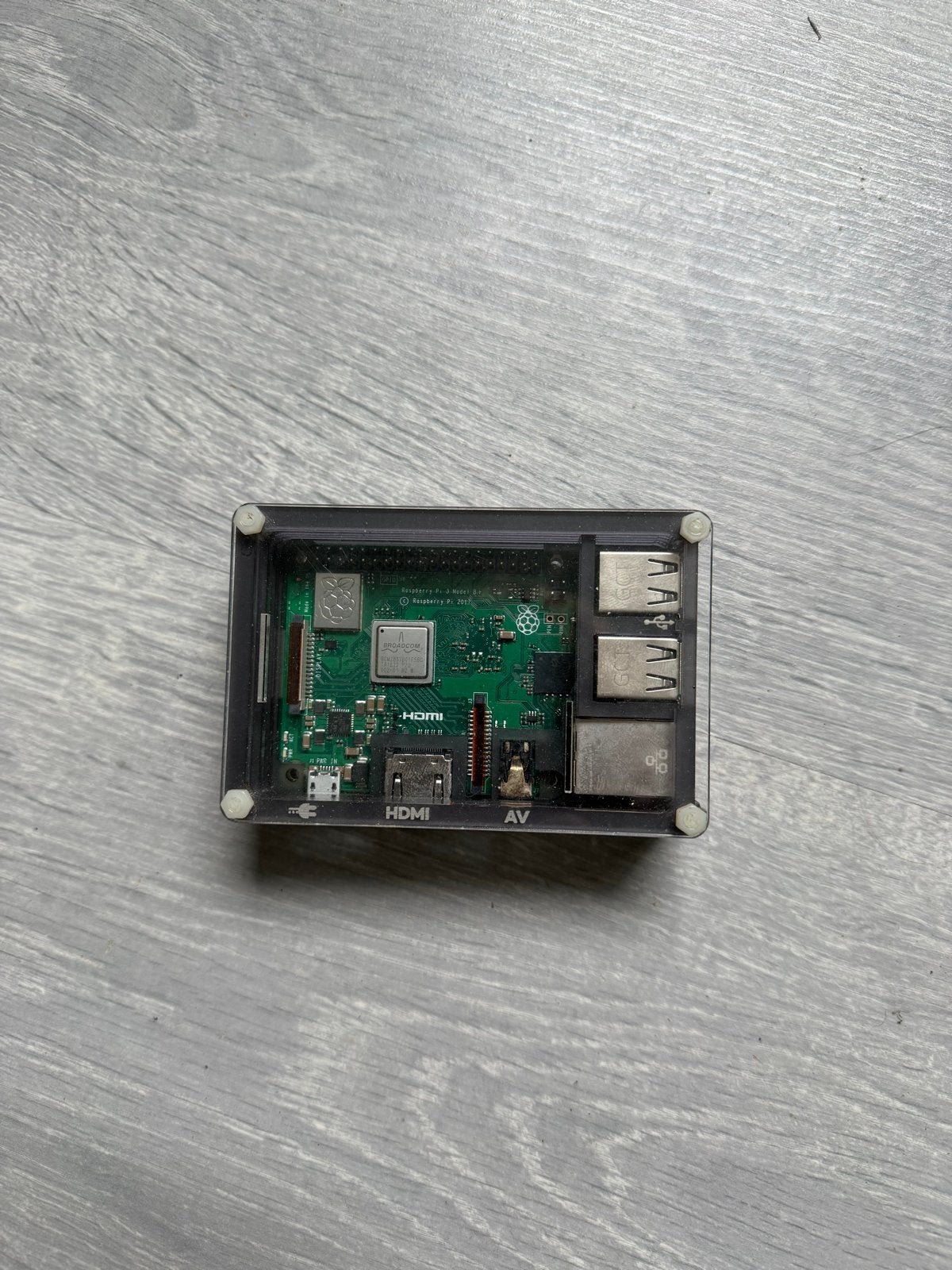 Raspberry Pi 3 Model B+ in behuizing, Ophalen of Verzenden, Zo goed als nieuw