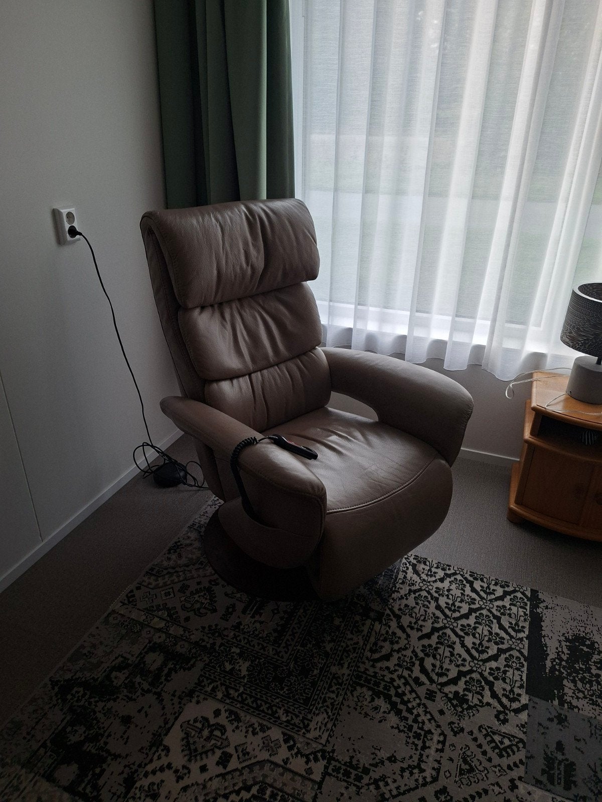 Taupe Sta-op Stoel - Comfortabel en Functioneel, Ophalen, Gebruikt, 75 tot 100 cm, Leer