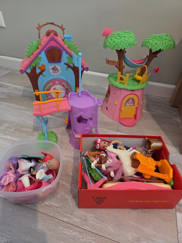 Meisjes speelgoed. Boomhuis met attributen., Ophalen of Verzenden