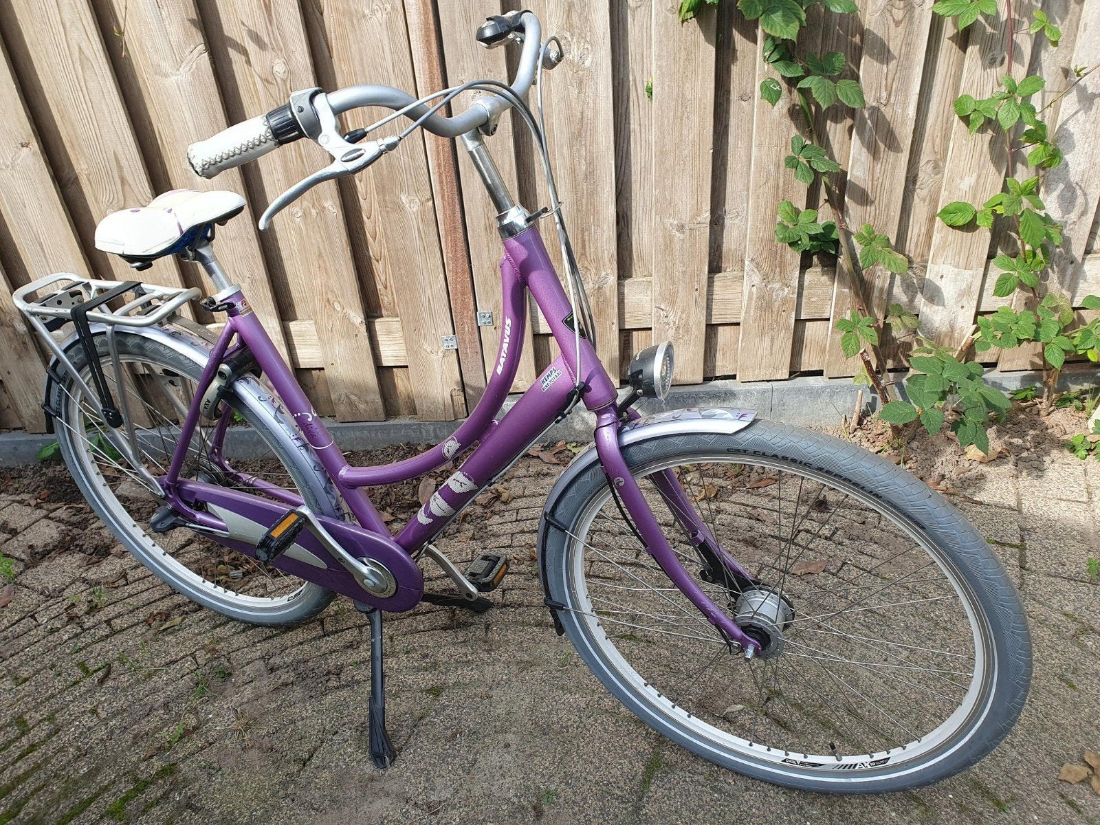 Foto 6 van Batavus Diva Damesfiets 28 inch - Paars