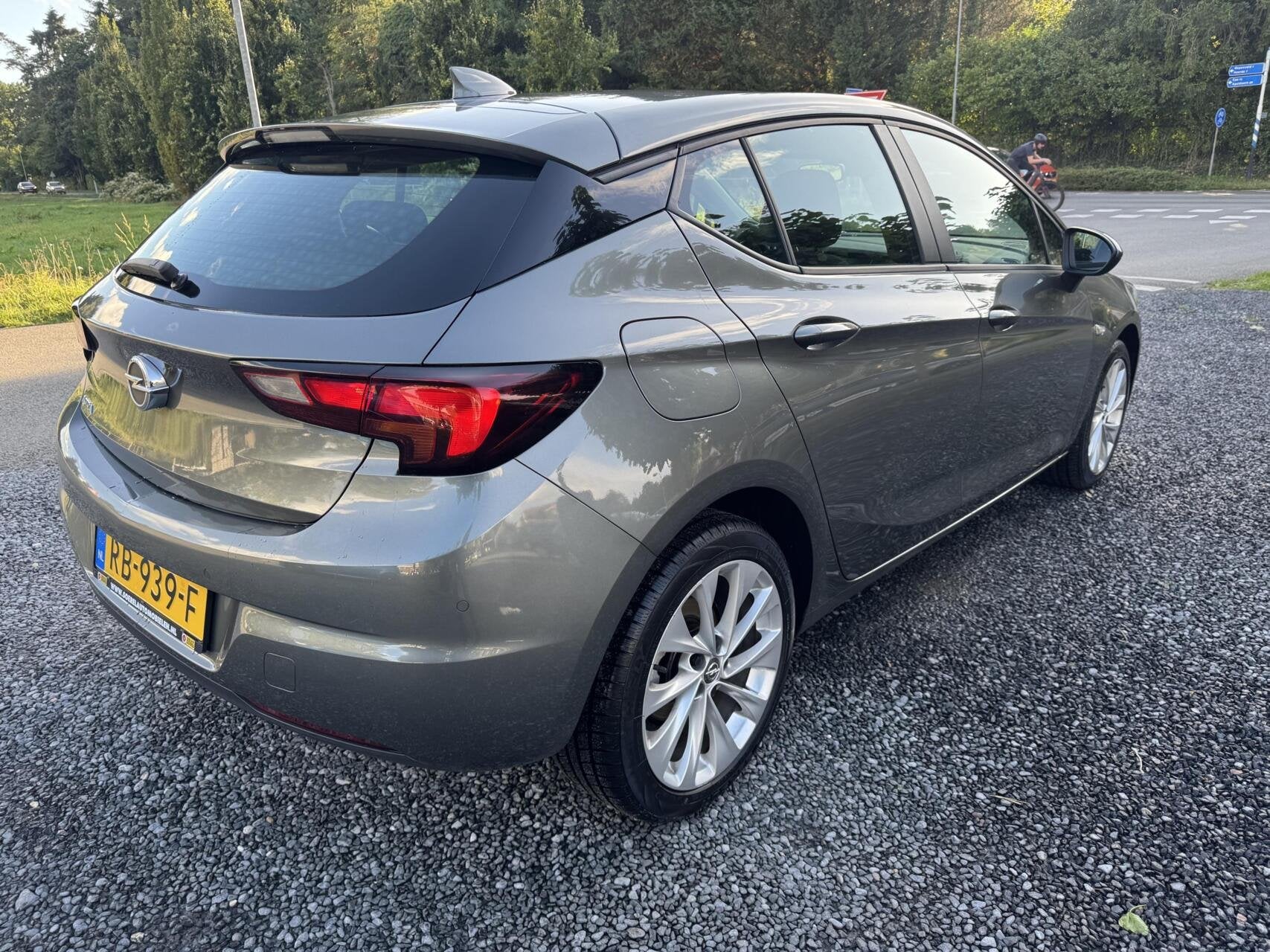 Opel Astra Online Edition 106021 km 5 d apple car play cruis, Gebruikt, Euro 6, Met garantie (alle), 610 kg
