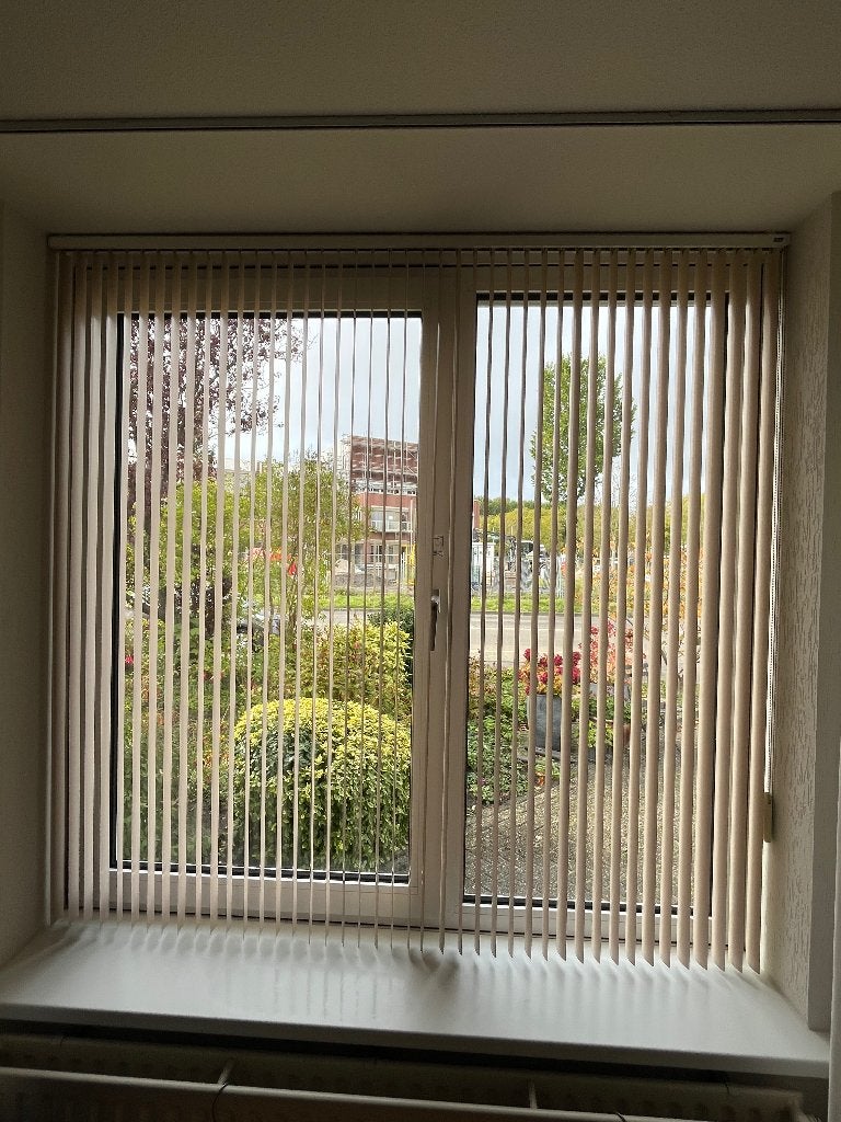 Verticale lamellen van aluminium - inkijk- en zonwerend, Ophalen, Gebruikt, Zonwerend, Beige