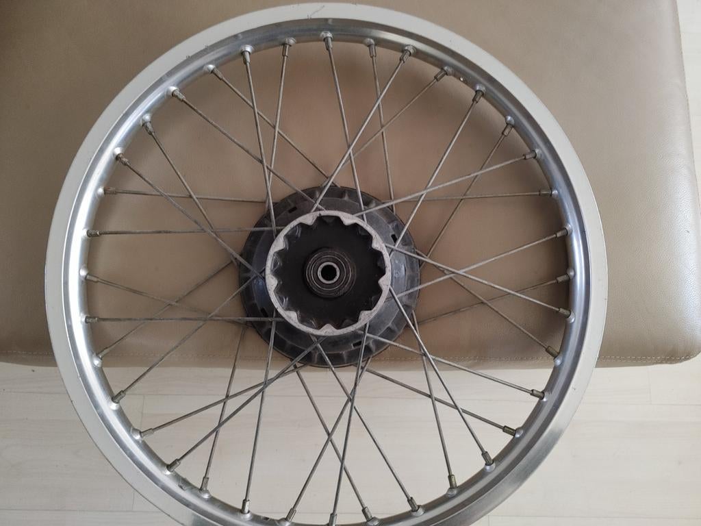 Suzuki wielen bj81, Motoren, Ophalen of Verzenden
