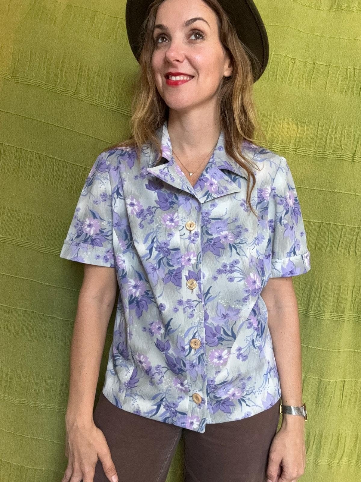 Vintage blouse, geschat maat 40/L - paarse bloemen - 90's, Maat 38/40 (M), ,, Paars, Ophalen of Verzenden