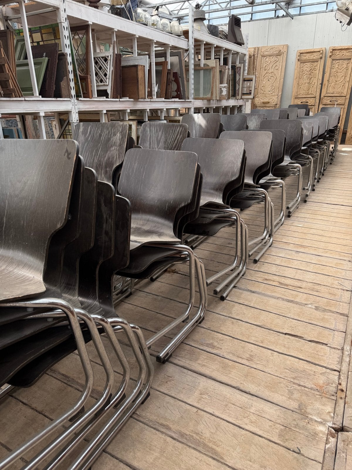 Partij 90x Vintage Flottoto Design stoelen met slede poot, Ophalen