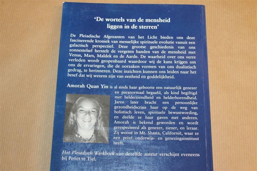 Menselijke Evolutie Pleiadisch Perspectief — Spiritueel 1997, Boeken, Ophalen of Verzenden, Gelezen, Overige onderwerpen, Achtergrond en Informatie
