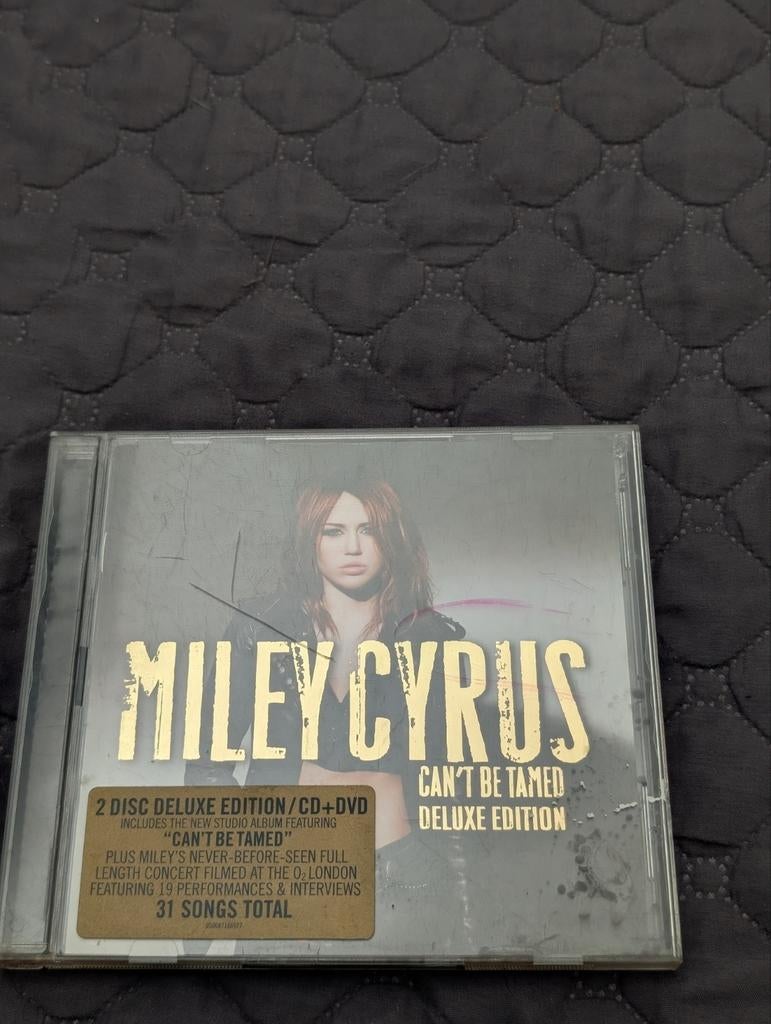 Miley Cyrus - Can't Be Tamed Deluxe Edition CD+DVD, Verzenden, 2010 - 2019, Gebruikt, Boxset