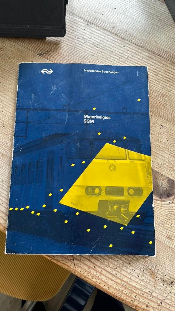 Materieelgids SGM, Verzamelen, Spoorwegen en Tramwegen, Ophalen of Verzenden, Gebruikt, Trein