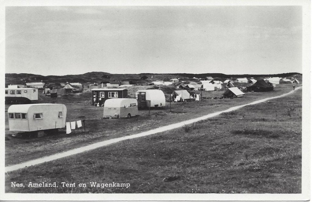 Ameland, Nes (Frl.) Tent en Wagenkamp, Camping, gelopen 1952, Ophalen of Verzenden, 1940 tot 1960, Gelopen, Friesland