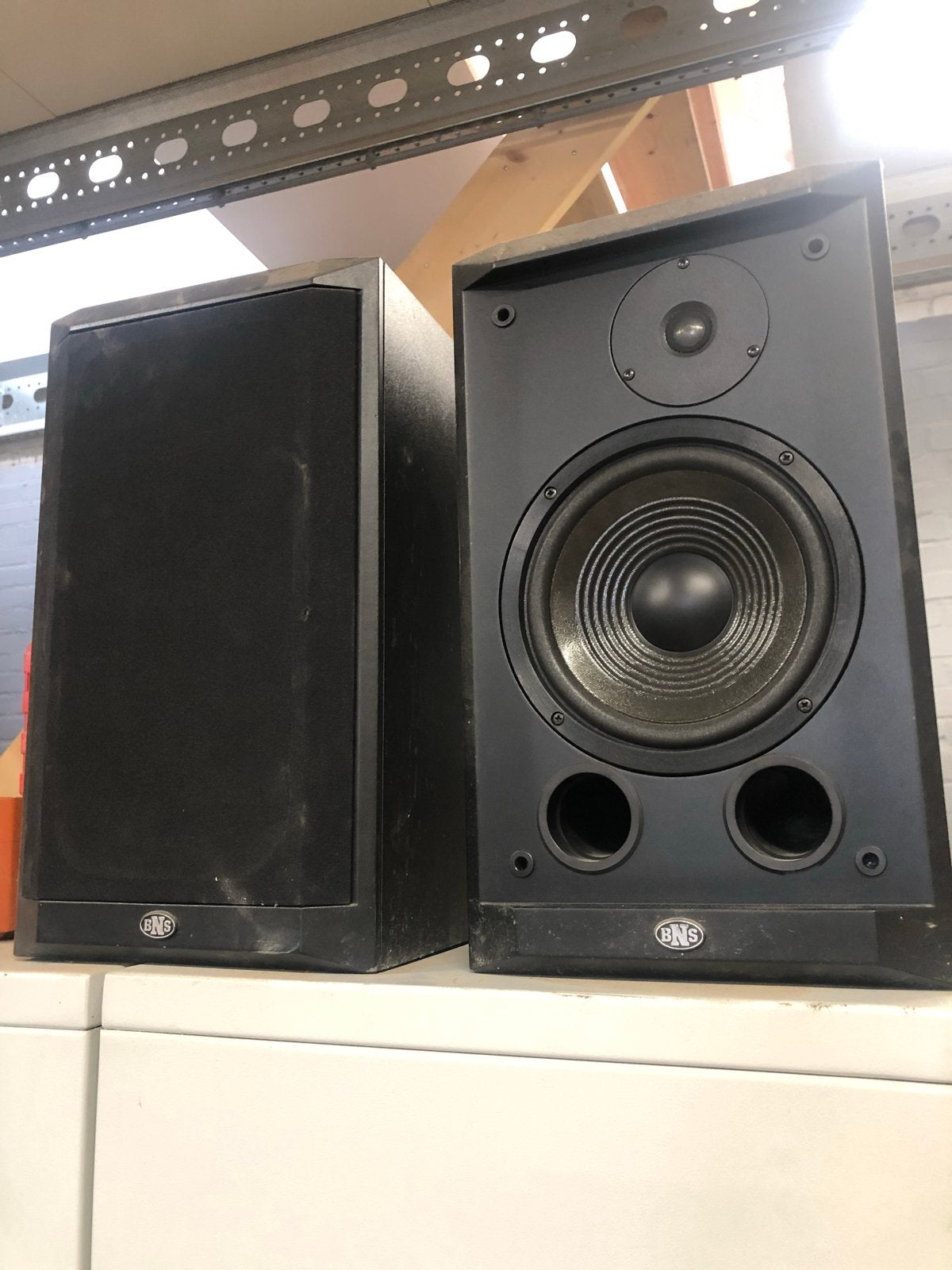 BNS Bronx 1 Boekenplank Luidsprekers - Set van 2, Gebruikt, 60 tot 120 watt, Geschikt voor surround/home cinema, Boekenplank luidspreker