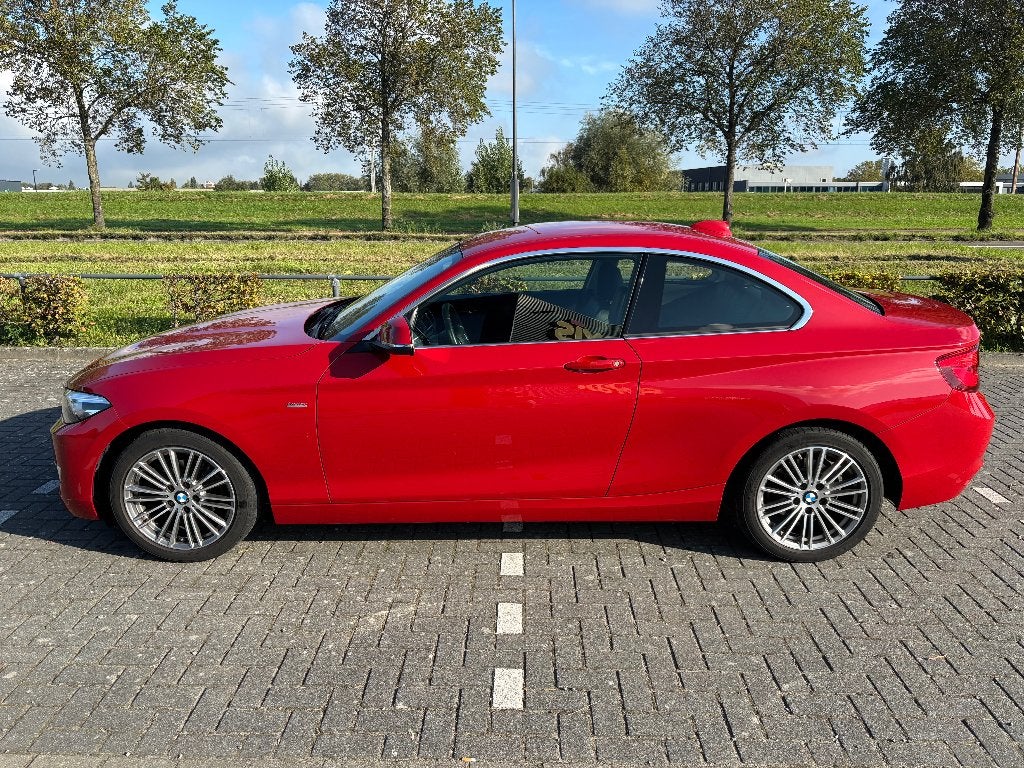 BMW 2-Serie 218i 136pk Aut 2018 Rood, Auto's, 4 stoelen, 2-Serie, Elektrische ramen, Particulier