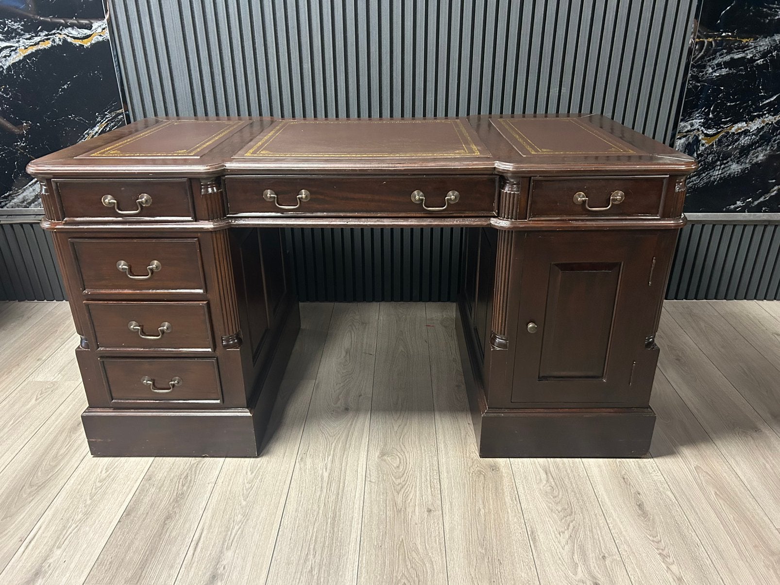 Exclusieve Chesterfield Lederen Bureau !!!, Ophalen of Verzenden