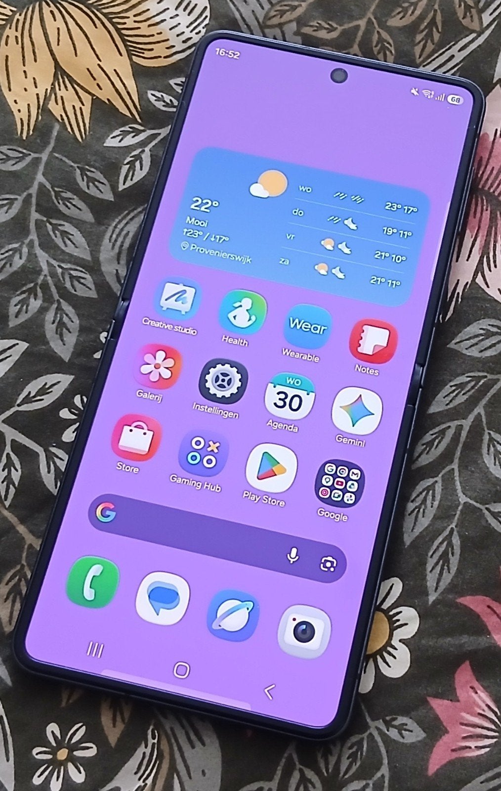 Foto 2 van Samsung Galaxy Z Flip8 – zo goed als nieuw – 2x opgeladen