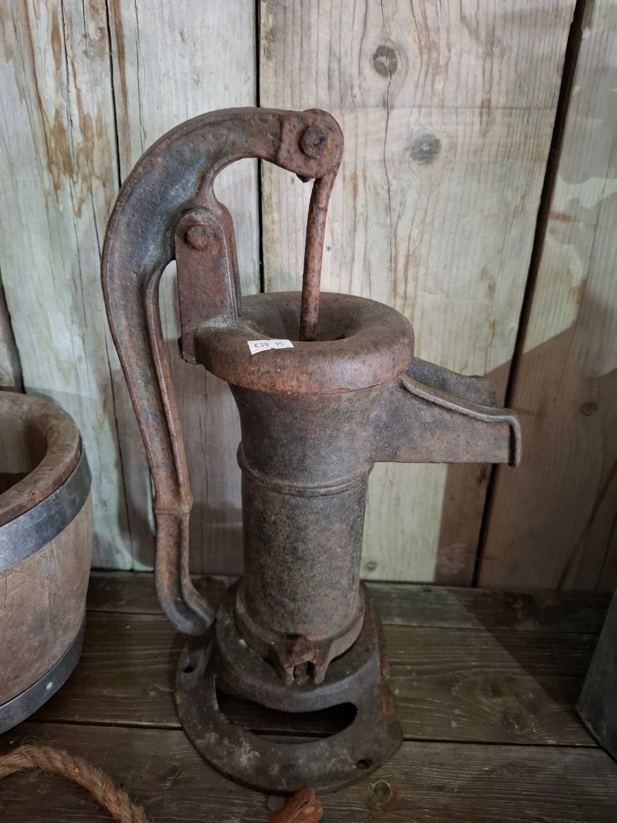 ijzeren waterpomp, Ophalen
