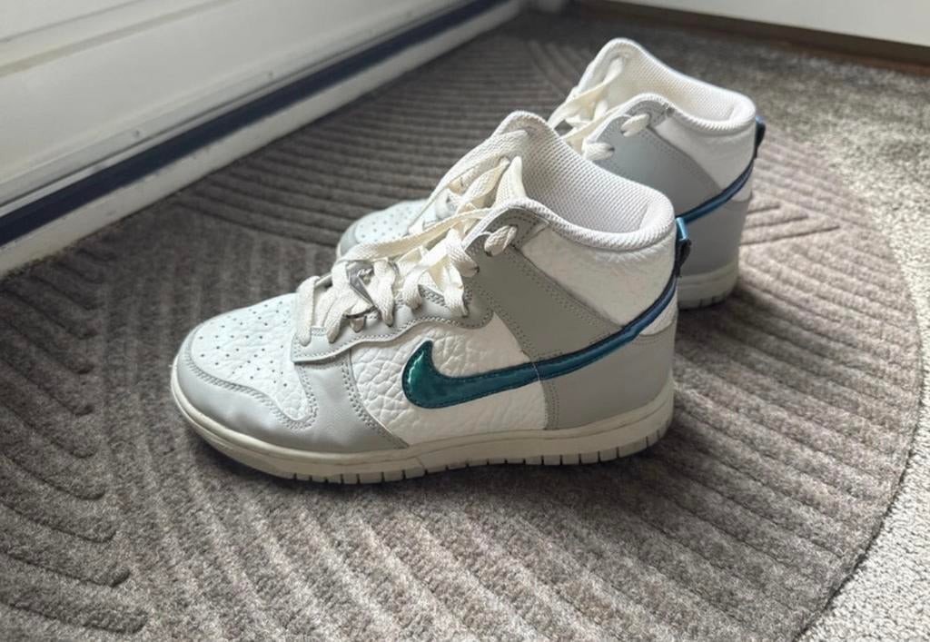 Nike Dunk High swoosh 36.5, Kleding | Dames, Schoenen, Wit, Ophalen of Verzenden, Sneakers of Gympen, Gedragen