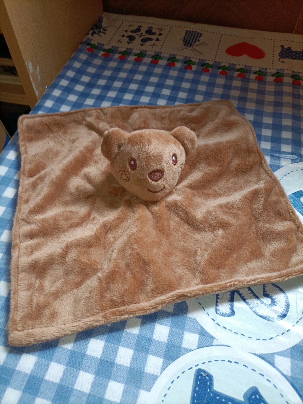 Bruine beer knuffeldoekje met rammelaar, Ophalen of Verzenden, Zo goed als nieuw