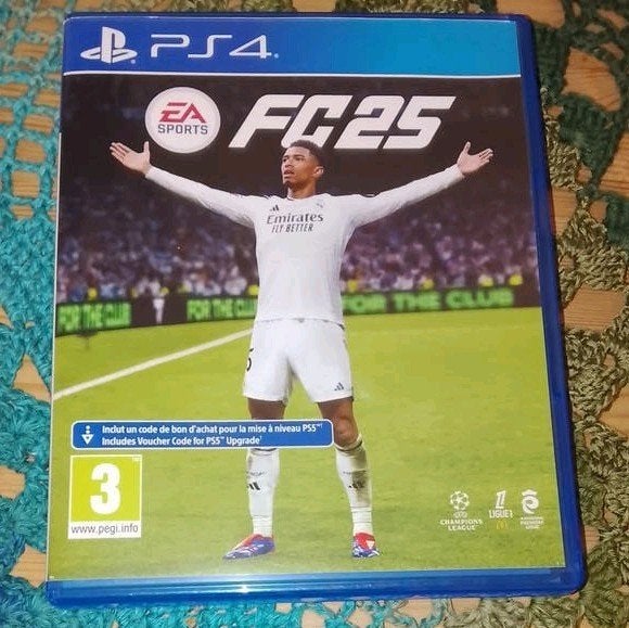 EA Sports FC 25 PS4 - Inclusief PS5 Upgrade Code, Ophalen of Verzenden, Zo goed als nieuw, Eén computer, Sport