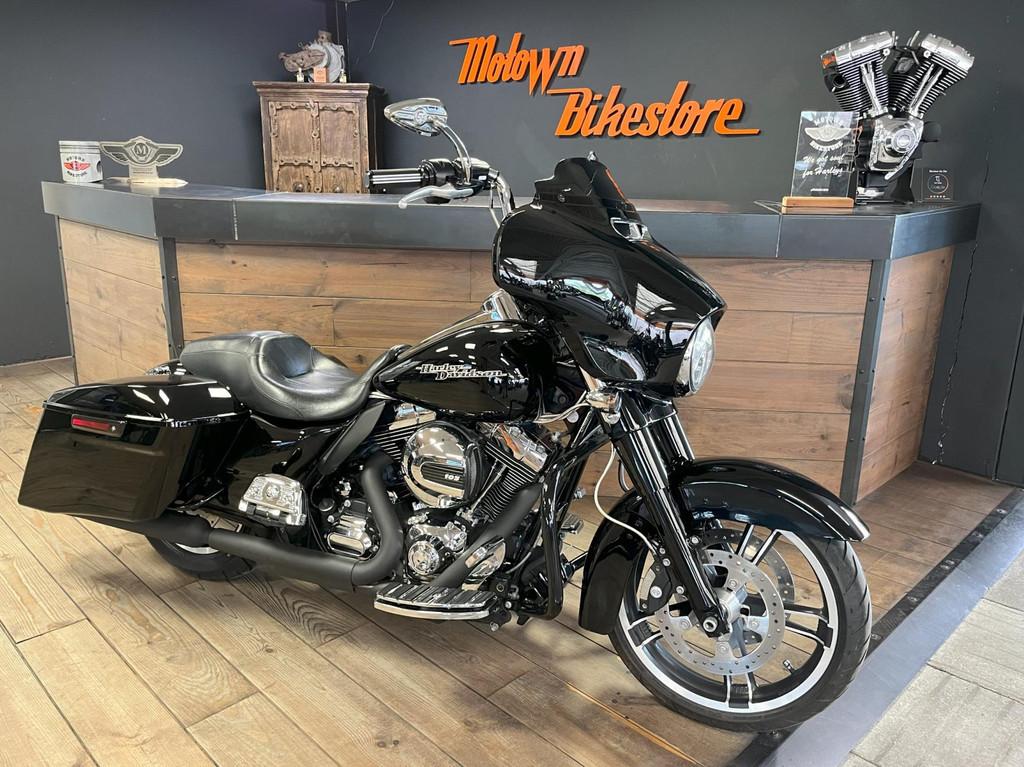 Harley Davidson FLHXS 103Ci Streetglide Special Vivid Black, Motoren, 3700 W Juneau Ave
53208  Milwaukee, US, 1690 cc, Info@harley-davidson.com