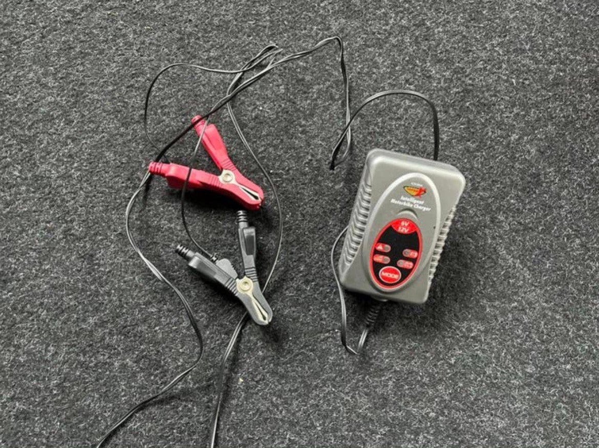 Benton BX-4 intelligente motor acculader, Ophalen of Verzenden, Zo goed als nieuw