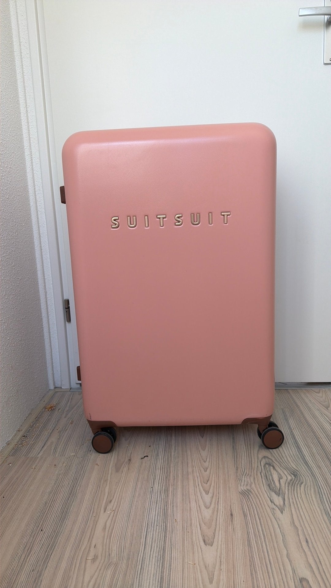 Suitsuit koffer roze 76 cm zo goed als nieuw, Ophalen, Zo goed als nieuw, Hard kunststof, 70 cm of meer