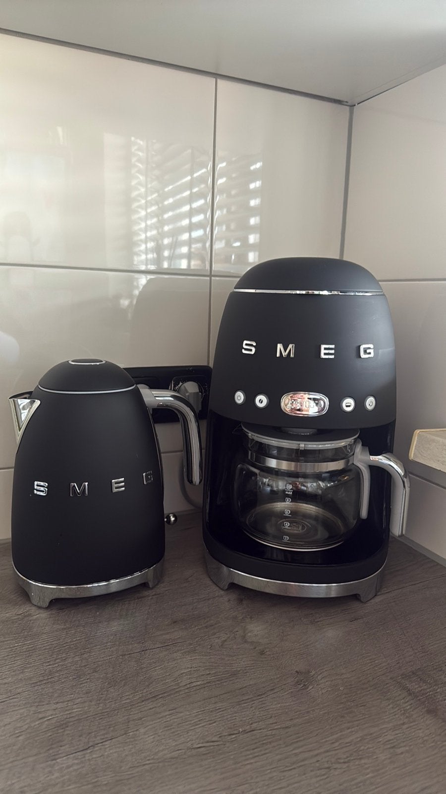 Smeg koffiefilter apparaat en waterkoker matt zwart, Ophalen, Nieuw