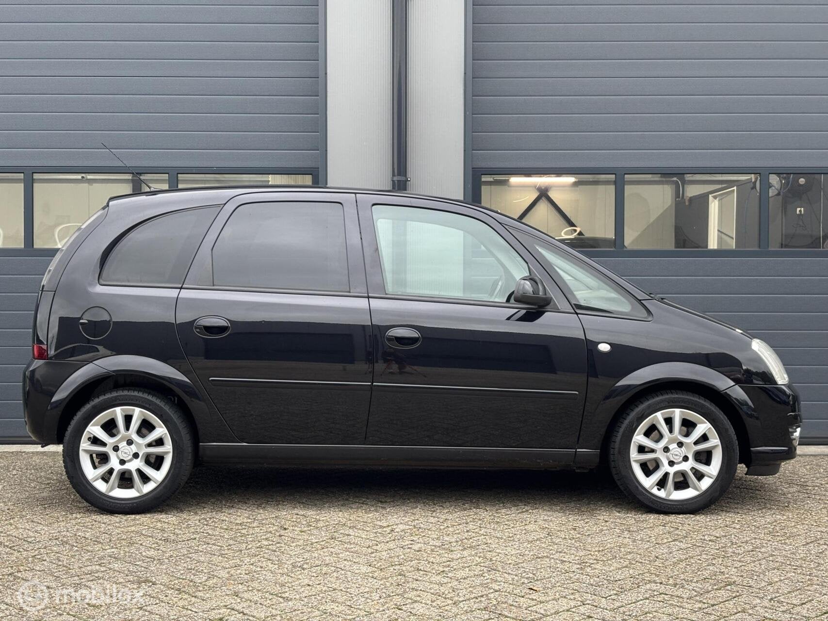 Opel Meriva 1.6-16V Cosmo Automaat Uitvoering, Auto's, Verwarmde buitenspiegels, 15 km/l, 4 cilinders, Zwart