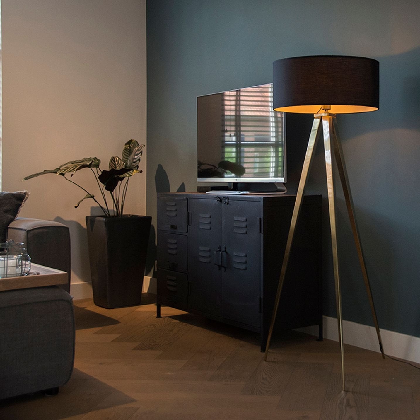 Tripod Vloerlamp met Zwarte Kap Goud, 100 tot 150 cm, Zo goed als nieuw, Metaal, Modern