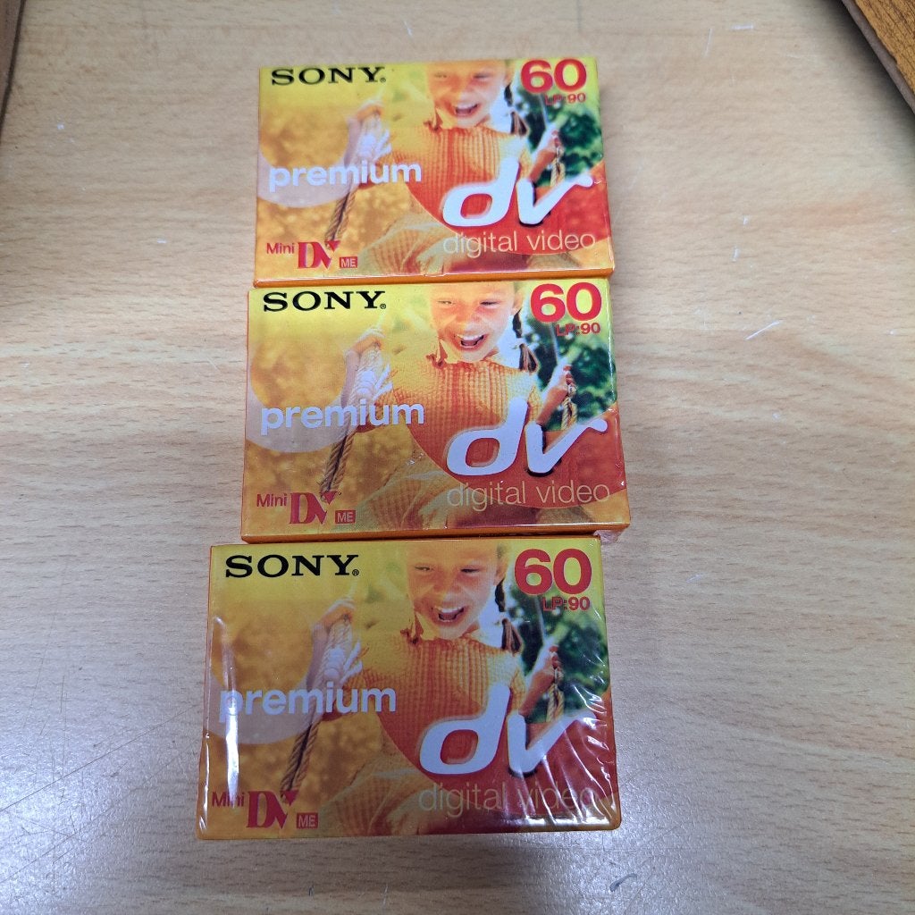 3 Nieuwe Sony Mini DV Premium Cassettes 60/90 min, Ophalen, Mini dv, 20x of meer, Nieuw