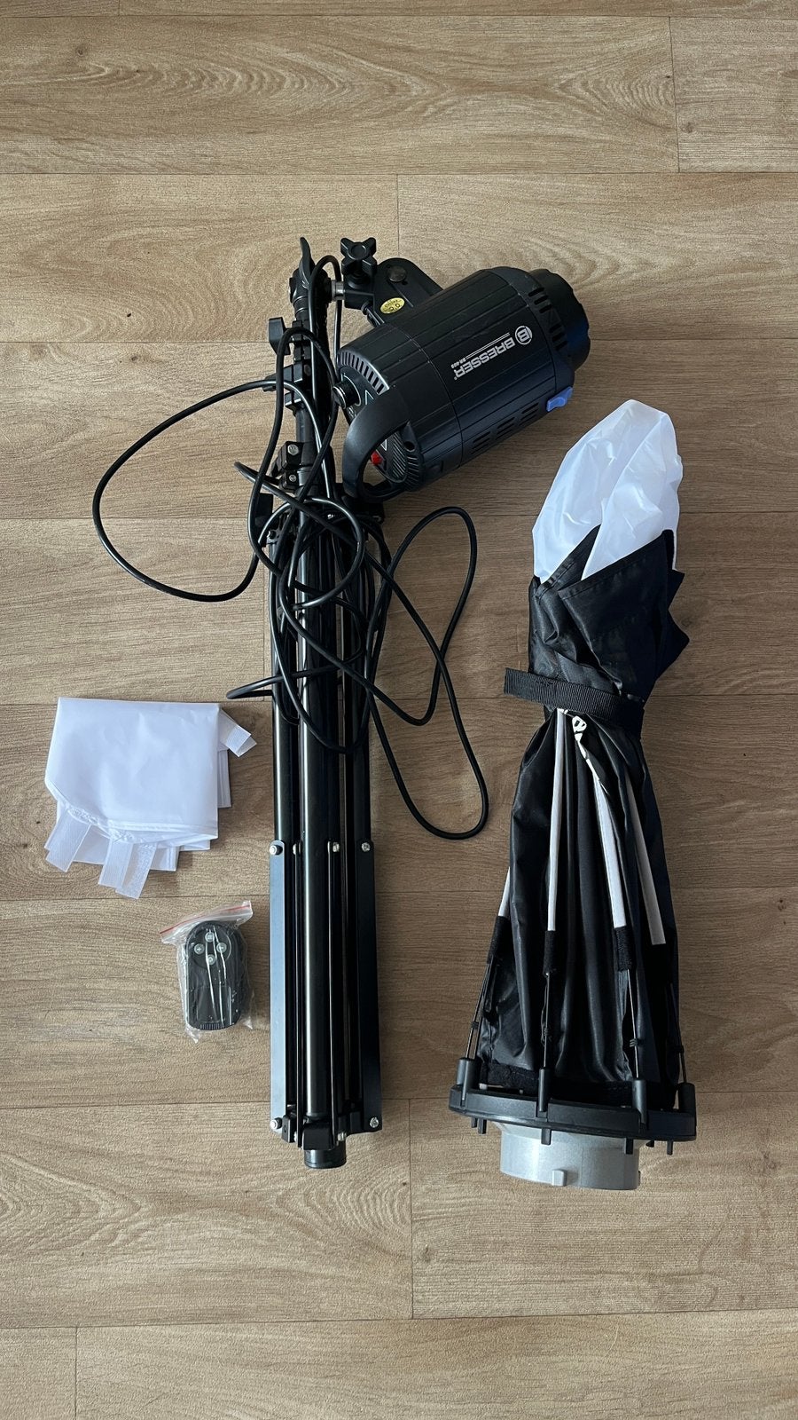 Bresser BR-60s COB LED studiolamp met softbox, Audio, Tv en Foto, Ophalen, Zo goed als nieuw, Lamp of Flitsset