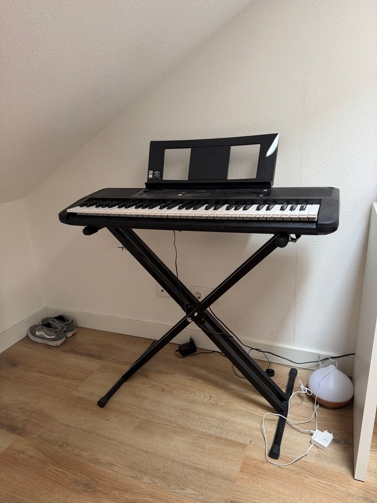 Yamaha PSR-E383 Keyboard met standaard voor beginners, Ophalen, Yamaha, Overige aantallen, Zo goed als nieuw