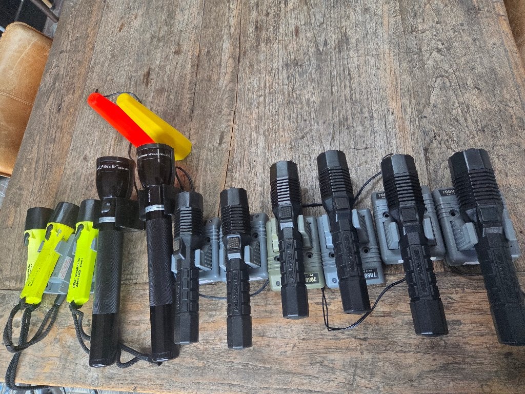 Partij zaklampen Peli 7060, 2460,  Mag-Lite, Caravans en Kamperen, Ophalen of Verzenden, Gebruikt, Batterij