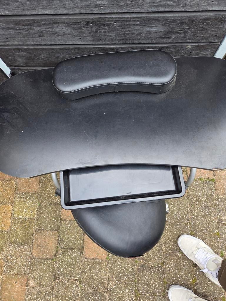 Nageltafel met kruk, Ophalen