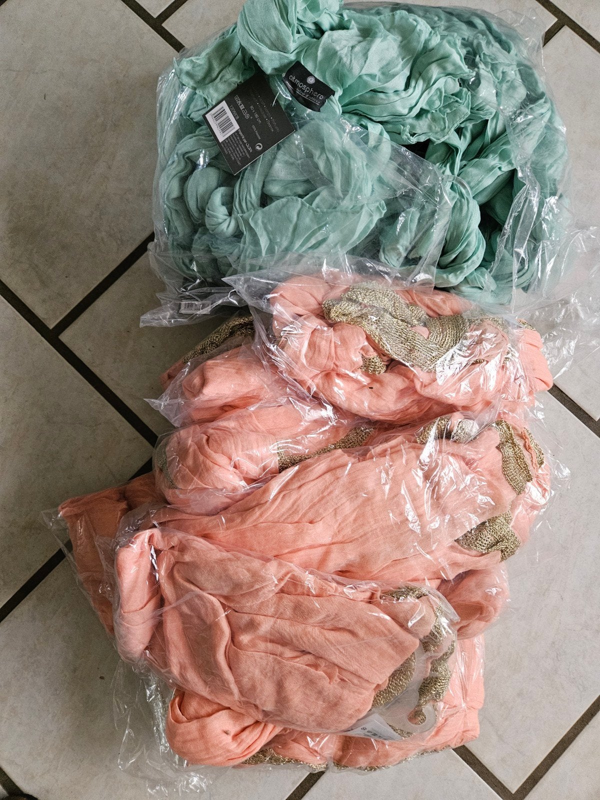 Pakket van 2 nieuwe sjaals (mintgroen en zalmroze), Kleding | Dames, Atmosphera, Ophalen of Verzenden, Nieuw, Sjaal