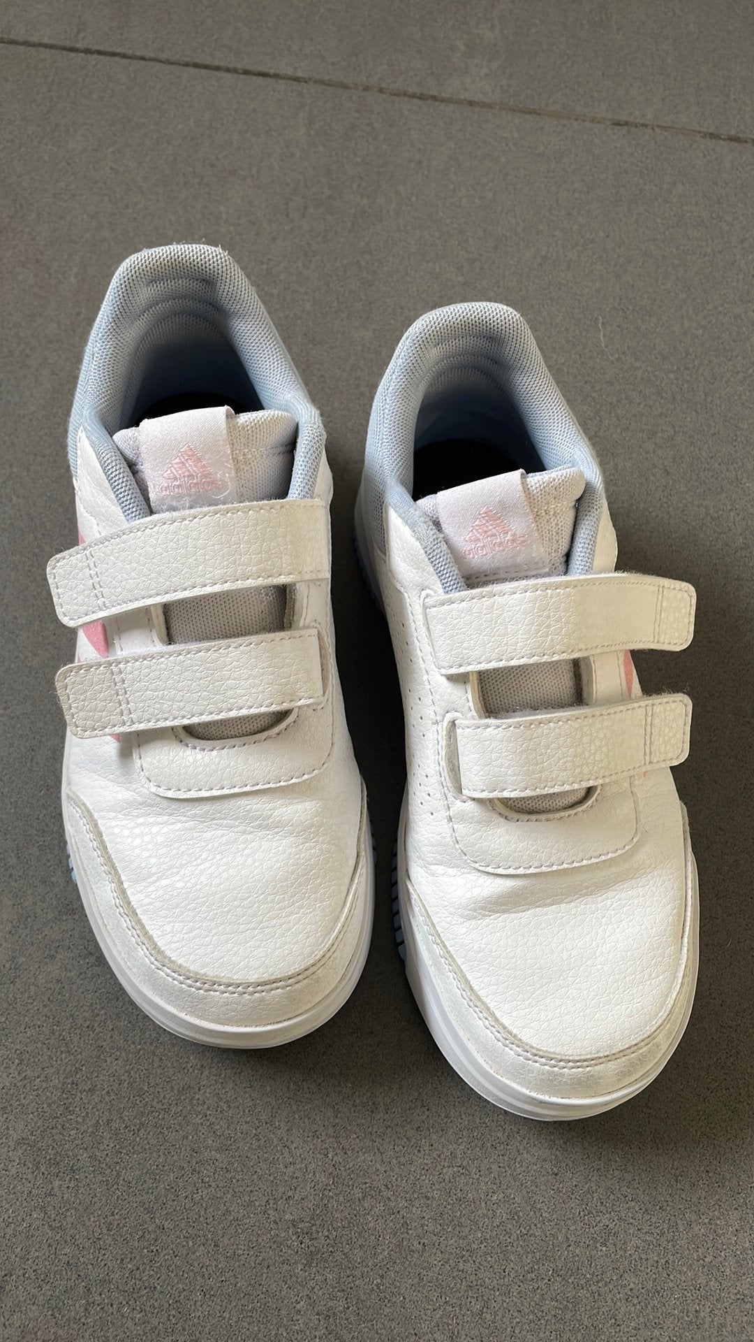 Adidas gymschoenen /  sportschoenen maat 33, Gebruikt, Meisje, Sportschoenen, Ophalen of Verzenden
