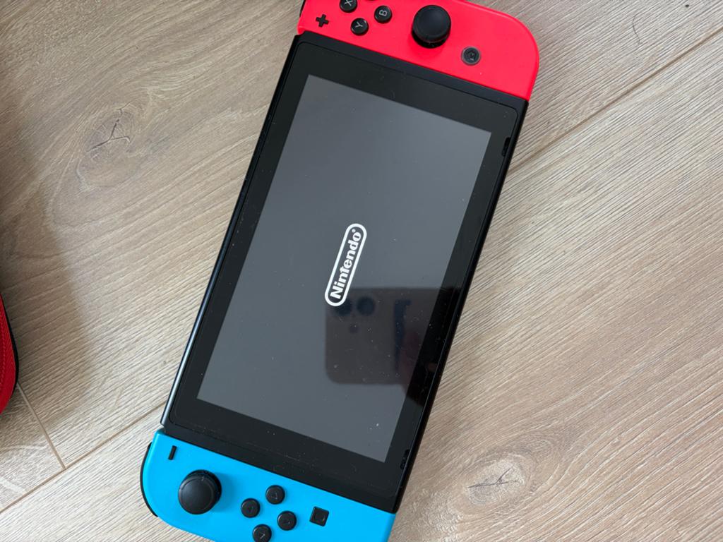 Nintendo Switch met Joy-Cons, Dock, Game en Draagtas, Ophalen, Zo goed als nieuw, Met 2 controllers, Switch Original