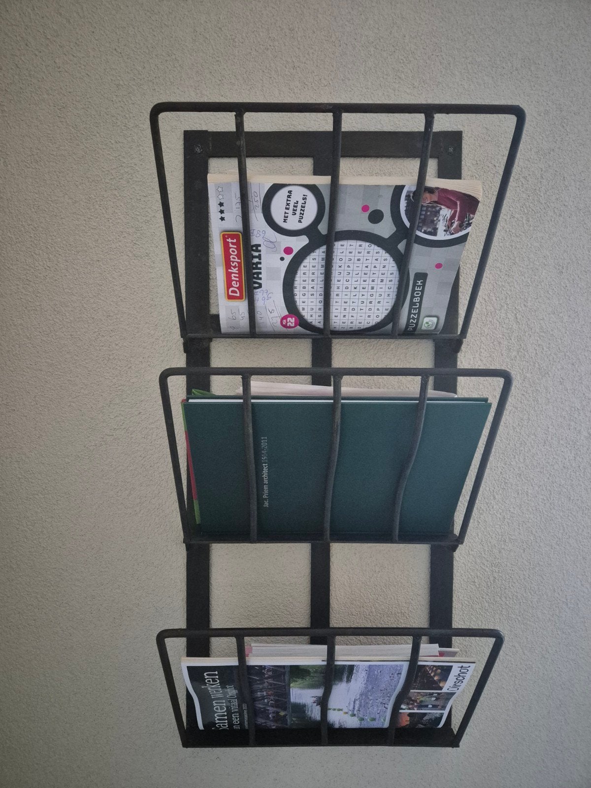 Zwart metalen wandrek voor tijdschriften/kranten, Ophalen