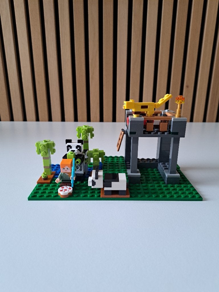 LEGO Minecraft Het Pandaverblijf 21158 – Compleet, Minecraft, Lego, Ophalen of Verzenden, Zo goed als nieuw
