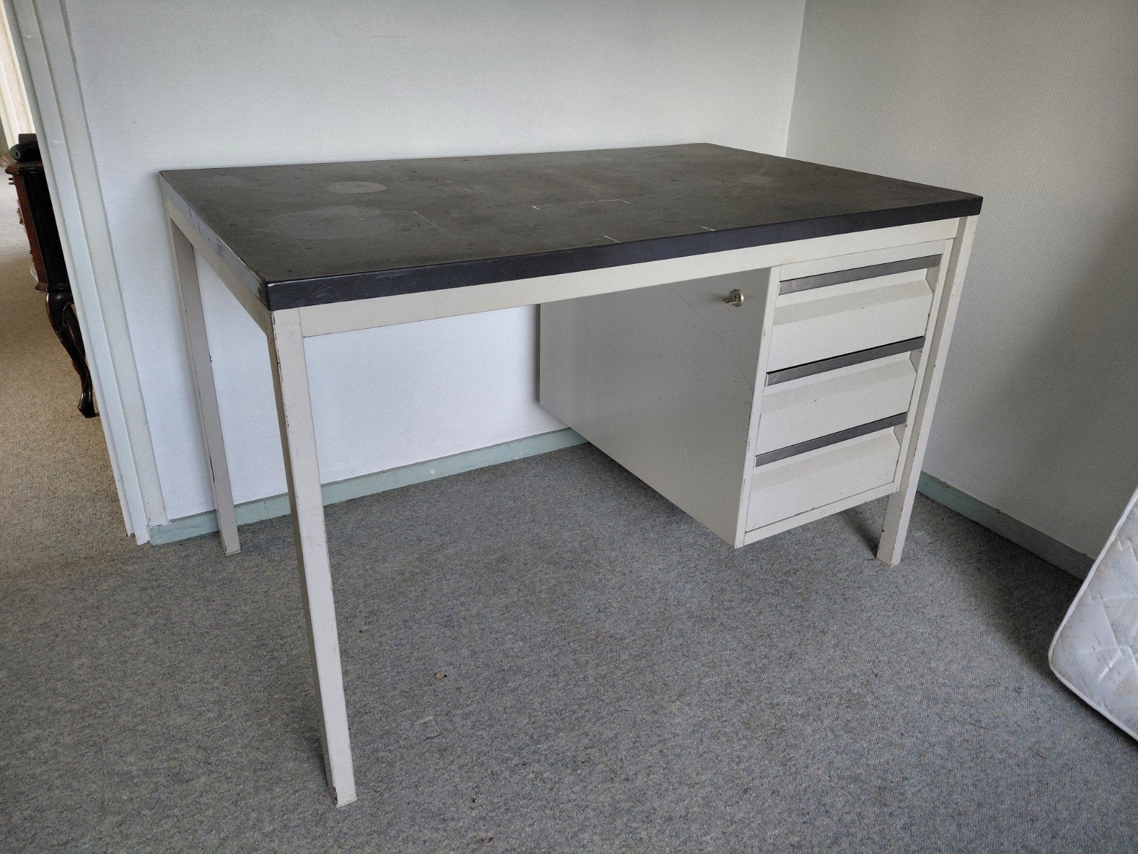 Vintage Ahrend-stijl bureau met lades, Met lades, Gebruikt, Metaal, Vintage