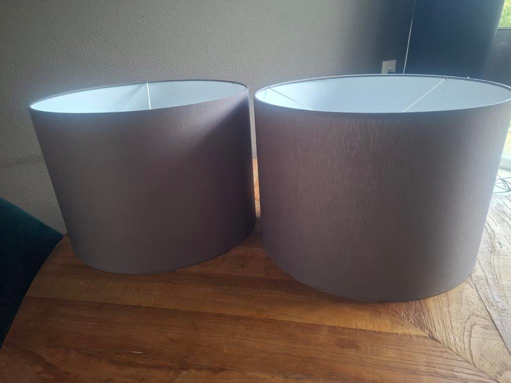 Twee bruine lampenkappen, Ophalen, Wit, Rond, 25 tot 50 cm